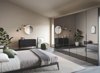 Armadio con 6 ante battenti a specchio Crystal di Novamobili