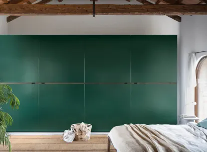 Armadio Middle con anta complanare scorrevole di Novamobili