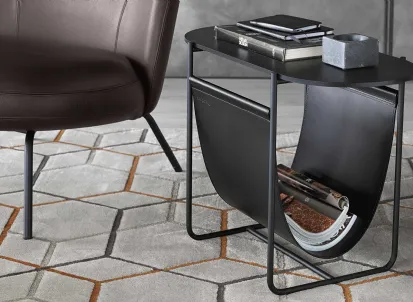 Portariviste tavolino Magazine in cuoio e metallo con top in legno di Calligaris