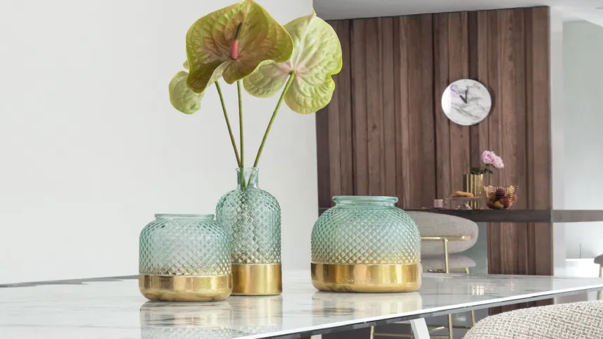 Vaso in vetro riciclato con superficie lavorata Curly di Calligaris