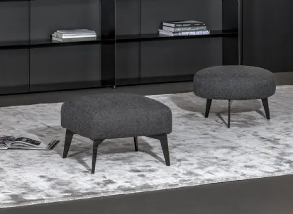 Pouf in tessuto imbottito con piedini Lovy di Bonaldo