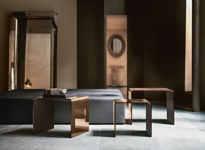 Tavolino Rialto Tris in vetro curvato bronzo retroargentato di Fiam