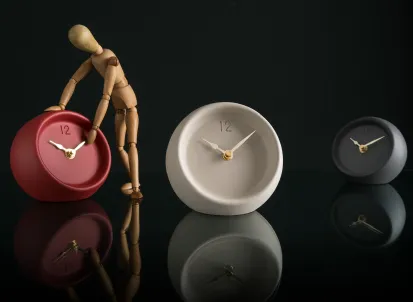 Orologio da tavolo in ceramica Senzatempo di Calligaris