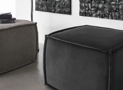 Pouf dalla forma quadrata in tessuto Soap di Calligaris