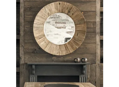 Specchio tondo Minerva con cornice in legno massello di Old Pine finitura naturale di Dialma Brown