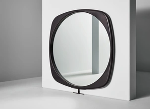 Specchio con cornice in poliuretano Mistral di Bonaldo