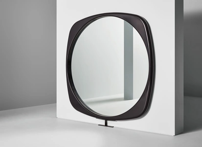 Specchio con cornice in poliuretano Mistral di Bonaldo
