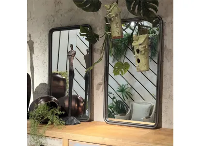 Specchio rettangolare con angoli arrotondati in metallo finitura brunita Myx di Dialma Brown