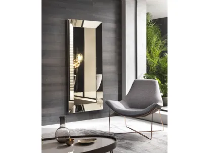 Specchio da parete con cornice inclinata bronzata Trapezio di Riflessi