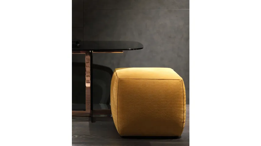 Pouf dalla forma cubica in Nabuk Stone di Misuraemme