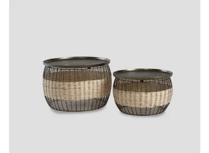 Tavolino tondo Lusaas in fusione di alluminio e decorazione in Rattan intrecciato, finitura Antique Brass di Dialma Brown
