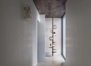 Lampada terra-soffitto Adelaide di Mogg