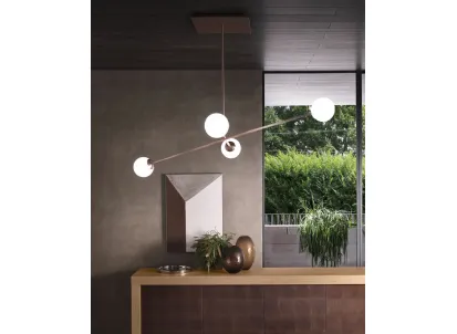 Lampada a sospensione Meridian S4 in metallo con 4 globi in vetro bianco satinato di Riflessi