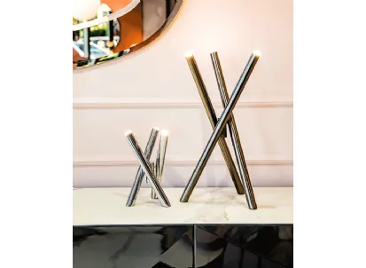 Lampada Shangai T da Tavolo composta da tre tubolari metallici verniciati con trattamento satinato galvanico di Riflessi