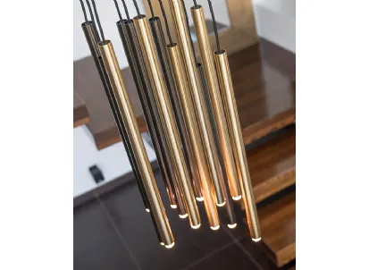 Lampada a sospensione Stilo S12 formata da 12 tubolari in metallo verniciato con trattamento satinato galvanico di Riflessi