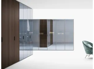 Armadio Freedhome con ante battenti in vetro e legno di Caccaro