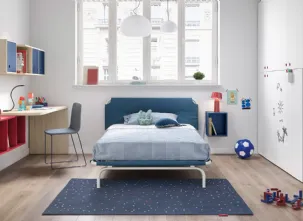 Cameretta componibile con letto ad una piazza e mezza e pensili sospesi Kids space 05 di Nidi