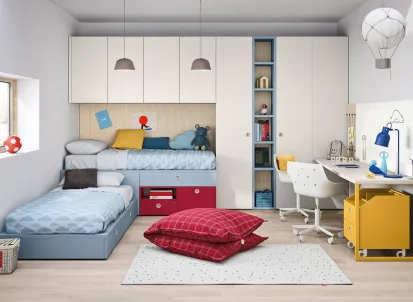 Cameretta a ponte con due letti e scrivania doppia Kids space 20 di Nidi