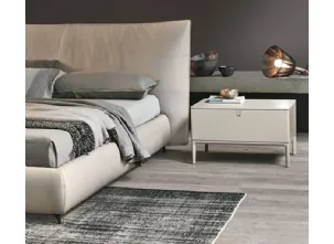 Comodino con cassetti in laccato opaco e maniglie in pelle Inside di Alivar