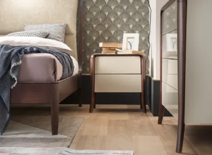 Comodino Mariposa in laccato opaco e legno di Le Fablier