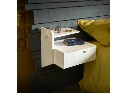 Comodino con sopralzo Theo realizzato in microparticelle di legno e laccato di Dialma Brown