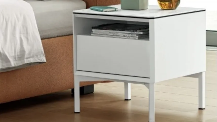 Comodino in legno laccato opaco York di Calligaris