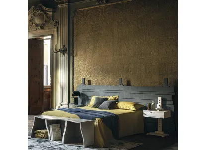 Letto matrimoniale con testiera realizzata in legno massello di Conifera Amanda di Dialma Brown