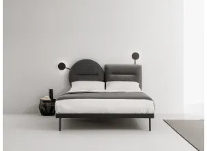 Letto con testiera in tessuto che si scompone in due forme da abbinare a piacere Bishape di Caccaro