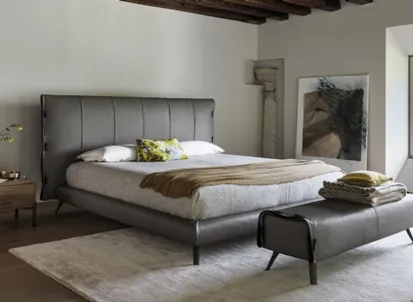 Letto in ecopelle Cuff di Bonaldo