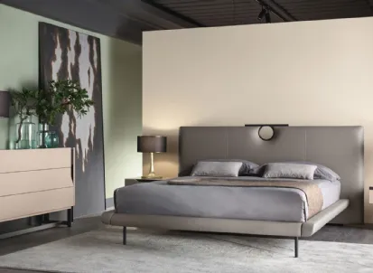 Letto in pelle con testiera Bay 2 di Cantori