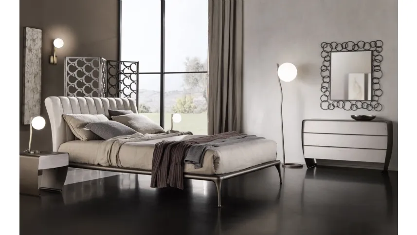 Letto a una piazza e mezza con testiera imbottita e con trapuntatura verticale Iseo di Cantori