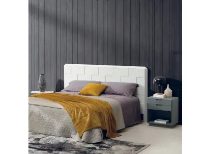Letto con testiera realizzata in legno massello di Conifera Dama200 di Dialma Brown