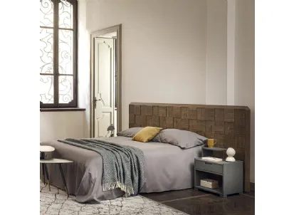 Letto con testiera realizzata in legno massello di Conifera Dama270 di Dialma Brown
