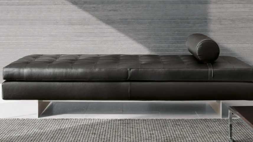 Letto in pelle lavorazione capitonnè Daybed di Alivar