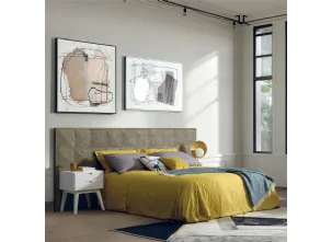 Letto con testiera realizzata in legno massello di Conifera Isabella di Dialma Brown