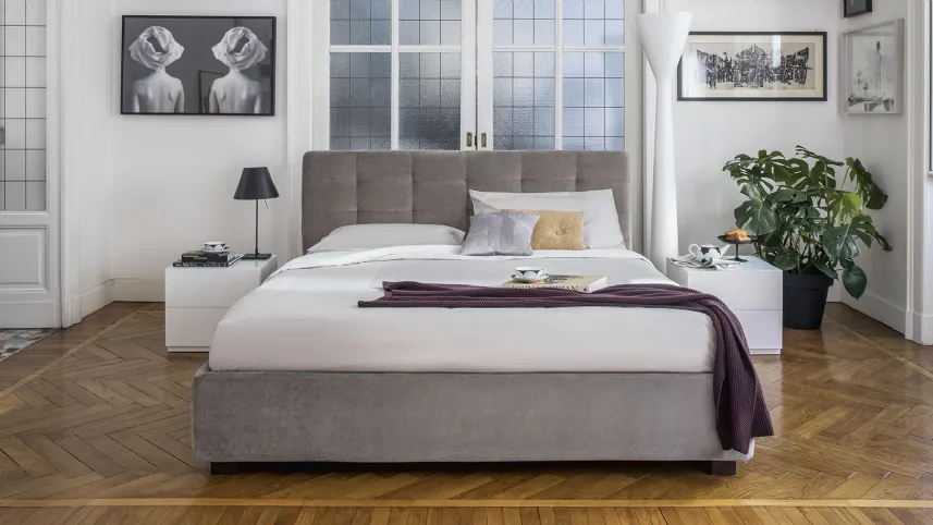 Letto con testiera trapuntata e contenitore Monterey di Calligaris