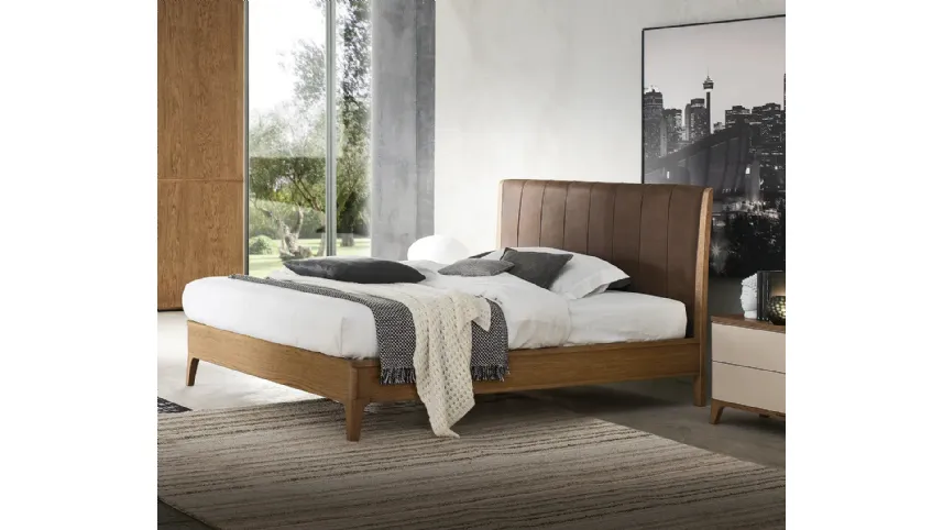 Letto Nirvana in legno con testiera in pelle di Le Fablier