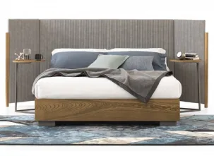 Letto con testiera in tessuto con pannelli laterali reclinabili e base con contenitore in legno Promenade Wing di Oggioni