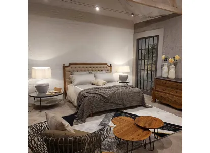 Letto con testiera sagomata in legno massello di Rovere rivestita in tessuto di lino finitura Capitonné Parche di Dialma Brown