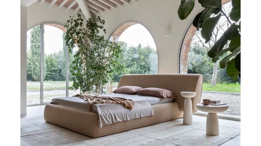 Letto matrimoniale imbottito scultoreo Rio di Mogg