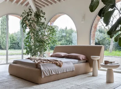 Letto matrimoniale imbottito scultoreo Rio di Mogg