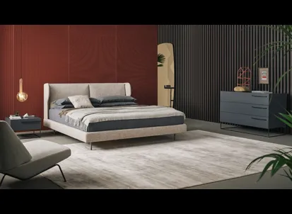 Letto in tessuto imbottito con testiera River di Bonaldo