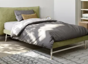 Letto singolo Pillow in tessuto con grande testiera imbottita di Nidi