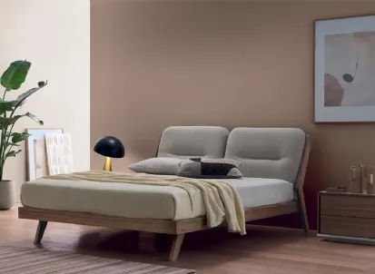 Letto moderno in legno con testiera in tessuto imbottito Sussurro di Le Fablier