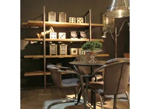 Libreria a muro Carpenter con struttura in metallo finitura Ferro Brunito e piani in legno vecchio finitura naturale di Dialma Brown