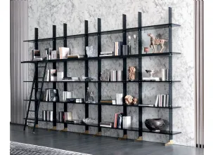 Libreria modulare componibile in trafilato di acciaio con mensole in laccato nero e scaletta Elegie di Misuraemme