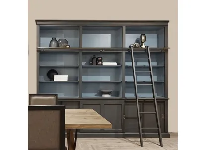 Libreria a muro in legno con scaletta Idea 2 con interni laccati color Blu ed esterno laccato Lavagna e particolari in metallo di Dialma Brown