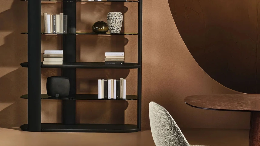 Libreria in legno massello Inlay con ripiani in legno e vetro cotto di Nature Design