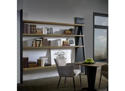 Libreria a muro Loft realizzata in legno massello di Old Pine naturale con finiture color Lavagna di Dialma Brown