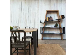 Libreria bifacciale Nives realizzata in legno massello di Old Pine naturale con finiture color Lavagna di Dialma Brown